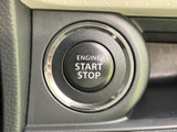 日常の運転を左右するスイッチ類です。わかりやすい操作感で、快適なドライブを支援します。