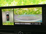 後方の状況を画面で確認できるので、狭い場所でも安全に駐車できます。運転に自信がない方にもおすすめです。