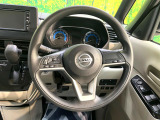 インテリアに合わせたデザインのステアリングは、運転される方のことも考え、運転しやすい形状、大きさです。是非一度、実際に触ってお確かめください。