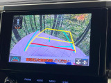 【バックカメラ】駐車時に後方がリアルタイム映像で確認できます。大型商業施設や立体駐車場での駐車時や、夜間のバック時に大活躍!運転スキルに関わらず、今や必須となった装備のひとつです!
