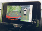 後方確認をサポートするモニター。駐車時の安全性を高めます。ガイドライン表示で、狭い場所でもスムーズな駐車操作を可能にします。