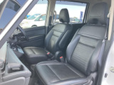 ドライバーの視界を妨げない広々とした室内空間で、運転に集中できる快適な環境を実現しました。使いやすい機能も充実しています。