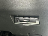 【ETC】有料道路を利用する際に料金所で停止することなく通過できる、ETC車載器(ノンストップ自動料金収受システム機器)が装備されています。セットアップを行うことで利用可能になります。