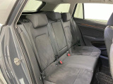 安全性と快適性を追求した、少し硬めのシート。 これは長時間の運転や渋滞などの状況でも、身体の疲労度が少ないことを求めたものです。