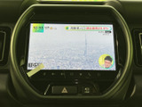 停車中には、地上デジタル放送を楽しめるTV機能。休憩時間などに、ニュースや番組をチェックできます。快適な時間を過ごせる便利な装備です。