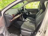 運転席からの視界は広く、運転操作もスムーズに行えます。シートの形状も身体にフィットし、長時間の運転でも疲れにくいでしょう。