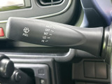 雨天時でもクリアな視界を確保。ワイパーの操作は簡単で、運転に集中できます。悪天候時でも安全な運転をサポートします。