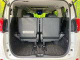 【パワーバックドア】スマートキーや運転席のボタンを押すだけでリアゲートが自動で開閉します!荷物を持っている時や、高い位置にあるバックドアを閉める際に便利な機能です♪
