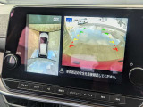 アラウンドビューモニター。上空から見下ろしているかのような映像を映し出して周囲を確認し、スムースな駐車をアシストします。