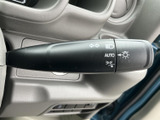 運転しやすい場所にレバーを配置し、スムーズな車線変更をサポートします。直感的な操作で安心してお使いいただけます。