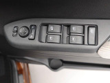 パワーウィンドゥ 運転席ドアスイッチ照明付です。電動格納ミラーも手元でワンモーションで可能です。