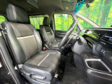 運転席シート廻りは使用感も少なく、良好な状態となっています。前オーナー様が丁寧に使っていたことがよくわかりますね。