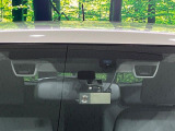 【アイサイトVer2】前方の車両等を検知し、衝突しそうな時は警報で注意を促し、ブレーキを踏む力をサポート。ブレーキを踏めなかった場合は衝突被害軽減ブレーキが作動、衝突回避をサポートします。