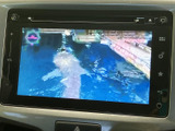 停車中には、地上デジタルテレビの視聴が可能です。待ち時間や休憩時間に、ニュースや番組を楽しめます。移動の合間のリラックスにいかがでしょうか。