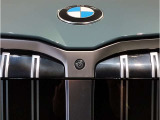 BMW代表的な特徴のキドニーグリル。BMWのすべてのモデルに採用され、BMWらしさを強調しております。