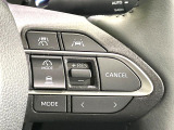 【レーダークルーズコントロール】高速道路での長距離走行が楽に!!自動で速度を保つクルーズコントロールが、衝突軽減システムと連携し、前方の車両を感知して車間を保つように速度調節してくれます!!