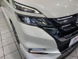 【LEDヘッドライト】悪天候や夜間走行時も良好な視界を確保し安心して運転できる高輝度LEDヘッドライトを装備!点灯速度が早く、消費電力も抑えられています。
