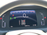 視認性の高いメーター類が、運転に必要な情報を分かりやすく伝えます。洗練されたデザインが、運転の楽しさを高めます。