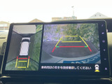 駐車時の安全性を高めるバックモニター。ガイドライン表示で、狭い場所でも安心です。後方確認がスムーズに行えます。