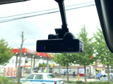 今では必須装備となっているドライブレコーダーもフロントに装着しています。