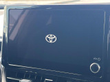 【メーカー純正ナビ】インテリアに溶け込むスタイリッシュな「専用設計」メーカーナビを装備♪視認性や操作性など基本性能にも優れ、より上質なカーライフをお楽しみいただけます。