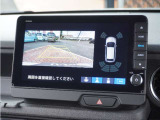 【バックカメラ】後方確認を支援する3つの視界、リアワイドカメラシステム。画面表示のビュー切り替えボタンを操作することで「ノーマルビュー」「ワイドビュー」「トップダウンビュー」の3種類の切り替えが可能。