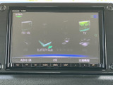 お気に入りの音楽やラジオを楽しめます。運転中も快適なひとときを過ごせる空間を演出します。