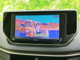 停車中に、お気に入りの番組や映像を楽しめます。後部座席での移動時間を快適に過ごせるのが魅力です。家族旅行などにもおすすめです。
