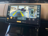 【360&deg;サラウンドカメラ】全周囲のカメラを繋ぎ合わせ上からのアングルを画面上に映し出します。見やすい為バックも安全に運転できます。