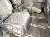 【オットマン付セカンドシート】足を延ばしてリラックスしたいときに便利なオットマン!ロングドライブや仮眠の際にもゆったり快適にお過ごしいただけます♪