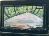 【バックカメラ】駐車時に後方がリアルタイム映像で確認できます。大型商業施設や立体駐車場での駐車時や、夜間のバック時に大活躍!運転スキルに関わらず、今や必須となった装備のひとつです!
