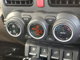 【オートエアコン】一度お好みの温度に設定すれば、車内の温度を検知し風量や温度を自動で調整。暑い&hellip;寒い&hellip;と何度もスイッチ操作をする必要はありません。快適な車内空間には必須の機能ですね♪