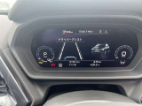 低走行車両入庫!レイアウトはステアリングスイッチで切り替えでき運転に集中しながら必要な情報を瞬時に得ることが可能です。