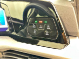 タッチコントロール。ライト機能やアシストシステムなどのスイッチを、指先で触れることによりスムーズに操作できます。