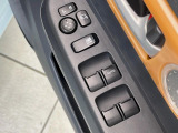 【電動格納ミラー】サイドミラーは電動格納式となっており、狭い駐車場でもキズがつくリスクを抑えられます。