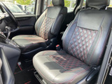 運転席からの視界は広く、運転操作もスムーズに行えます。安全運転をサポートする快適な空間です。