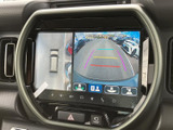 狭い場所での駐車も安心。後方の状況を画面で確認できるので、安全に駐車できます。ガイドライン表示で、より正確な駐車操作をサポートします。