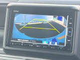 【バックカメラ】駐車時に後方がリアルタイム映像で確認できます。大型商業施設や立体駐車場での駐車時や、夜間のバック時に大活躍!運転スキルに関わらず、今や必須となった装備のひとつです!