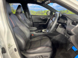 運転席シート廻りは使用感も少なく、良好な状態となっています。前オーナー様が丁寧に使っていたことがよくわかりますね。