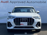 シングルフレームグリルはAudiの象徴的なデザイン要素であり、一目でAudiとわかるスタイル、大きくて迫力のある形状が車のスポーティな印象を強調しており、魅力的なデザインとなっています。