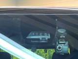 【トヨタセーフティセンス】走行中に前方の車両等を認識し、衝突しそうな時は警報とブレーキで衝突回避と被害軽減をアシスト。より安全にドライブをお楽しみいただけます。
