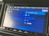 様々なオーディオソースに対応し、快適な車内空間を演出します。お好みの音楽で、より楽しいドライブを体感できます。