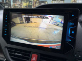【バックカメラ】運転席から画面上で安全確認ができます。駐車が苦手な方にもオススメな便利機能です。