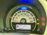 視認性の高いメーター類が、運転に必要な情報をわかりやすく表示します。運転状況を常に把握できる安心感があります。