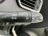 操作しやすい位置に配置されたウインカーレバー。スムーズな操作で、安全な車線変更をサポートします。
