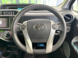 インテリアに合わせたデザインのステアリングは、運転される方のことも考え、運転しやすい形状、大きさです。是非一度、実際に触ってお確かめください。