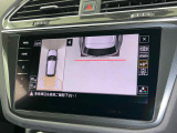 アラウンドビューモニター。バックカメラはもちろん車を上空から見たようなカメラで周囲の様子をモニターできます。