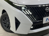 【LEDヘッドライト】悪天候や夜間走行時も良好な視界を確保し安心して運転できる高輝度LEDヘッドライトを装備!点灯速度が早く、消費電力も抑えられています。