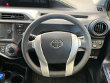 インテリアに合わせたデザインのステアリングは、運転される方のことも考え、運転しやすい形状、大きさです。是非一度、実際に触ってお確かめください。