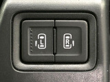 【両側パワースライドドア】スマートキーや運転席のスイッチで後席両側スライドドアの開閉が可能♪電動だから力を入れてドアを開ける必要が無く、小さなお子様でも簡単に開け閉めでき快適です♪